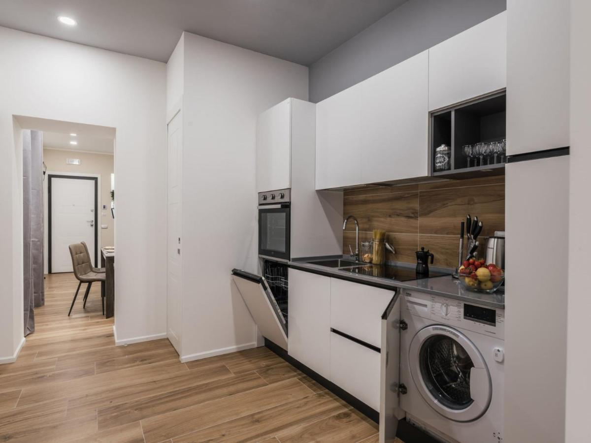 The Best Rent - Modern Three-Bedroom Apartment A Few Steps From The Colosseum Exteriör bild