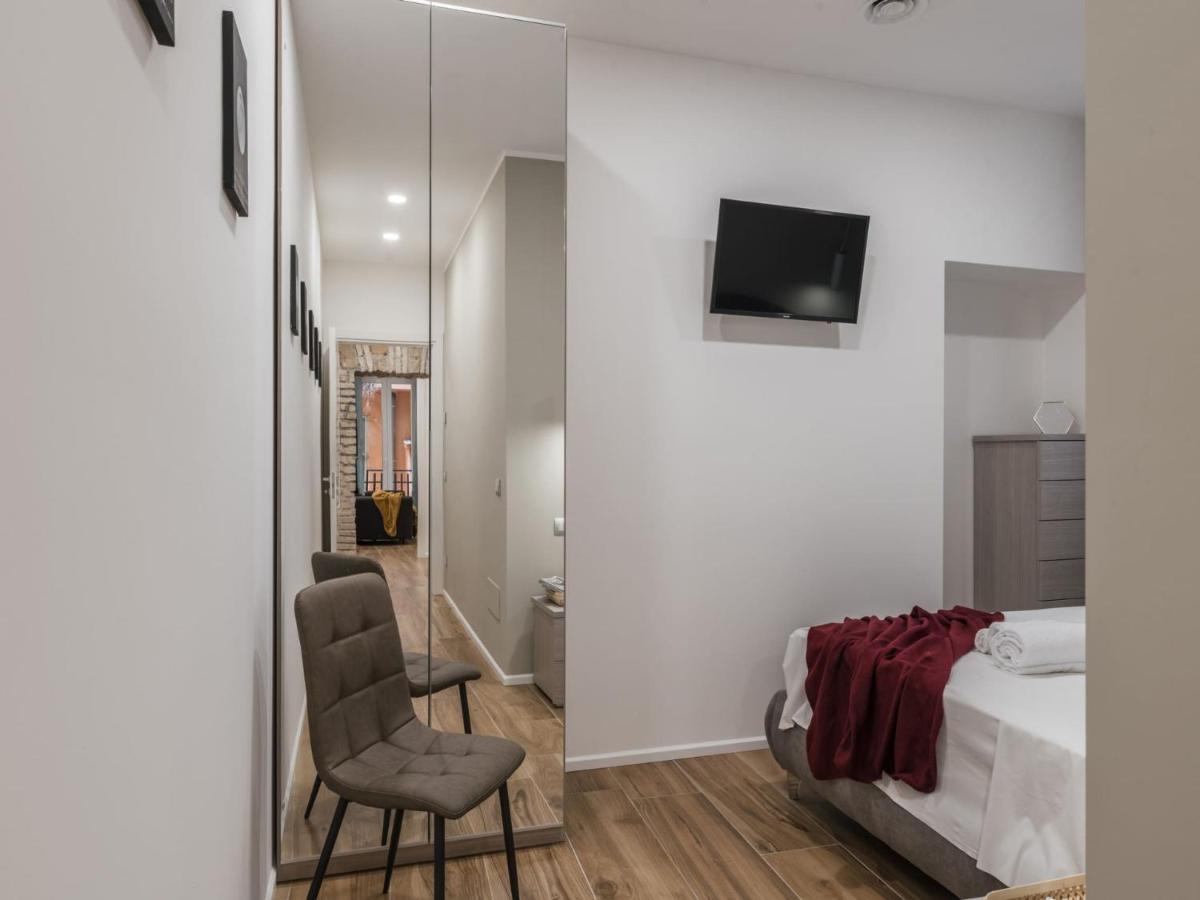 The Best Rent - Modern Three-Bedroom Apartment A Few Steps From The Colosseum Exteriör bild