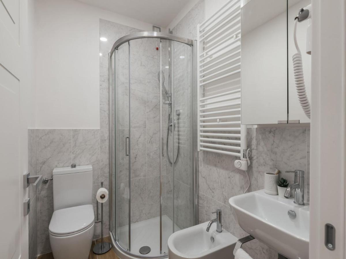 The Best Rent - Modern Three-Bedroom Apartment A Few Steps From The Colosseum Exteriör bild