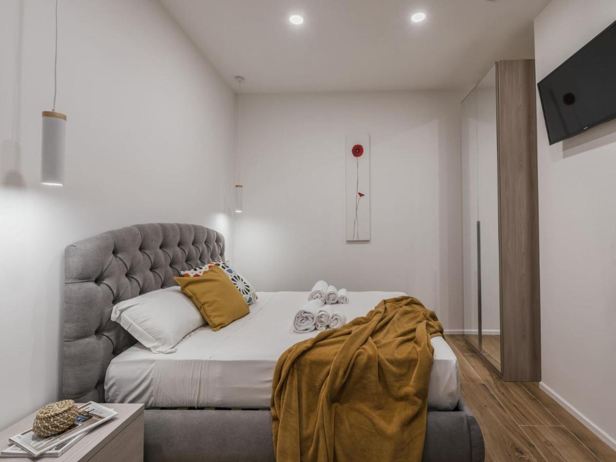 The Best Rent - Modern Three-Bedroom Apartment A Few Steps From The Colosseum Exteriör bild
