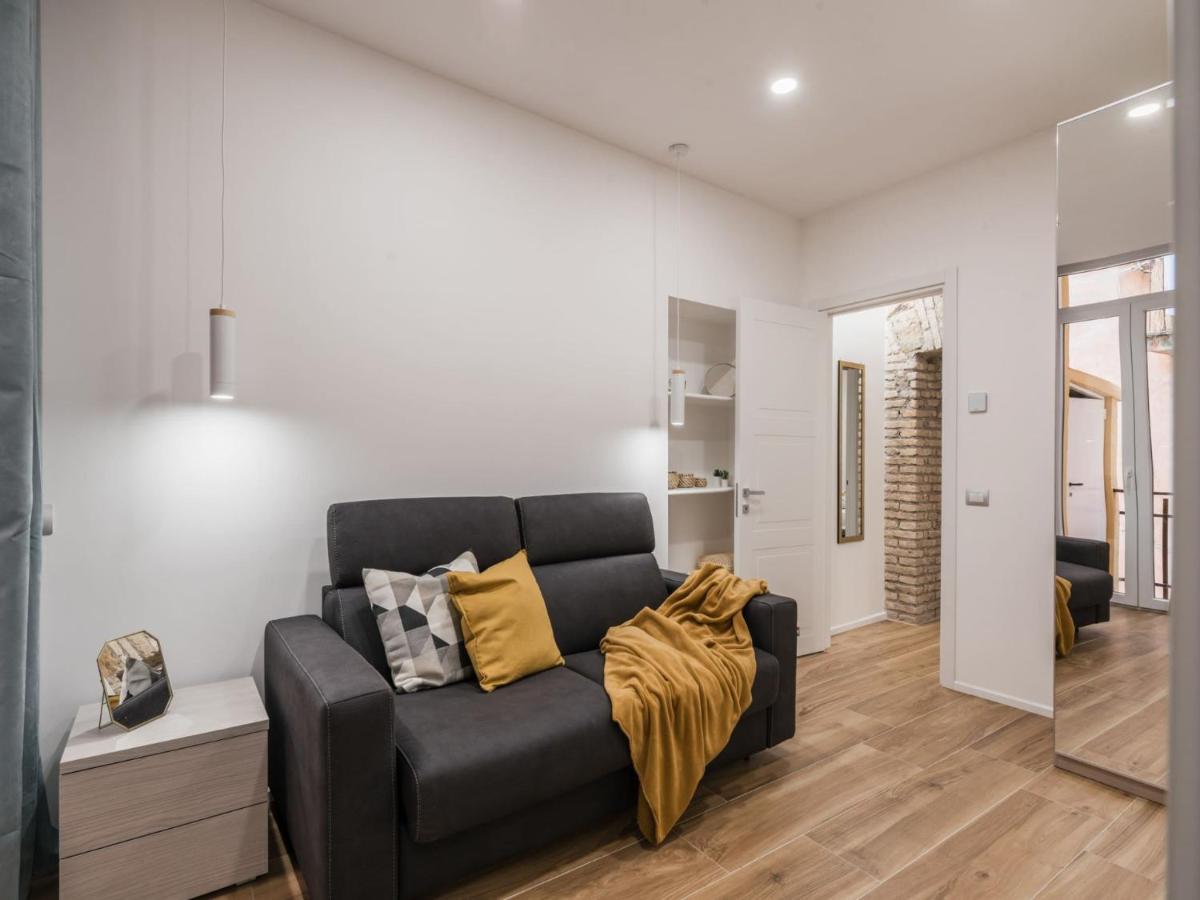 The Best Rent - Modern Three-Bedroom Apartment A Few Steps From The Colosseum Exteriör bild