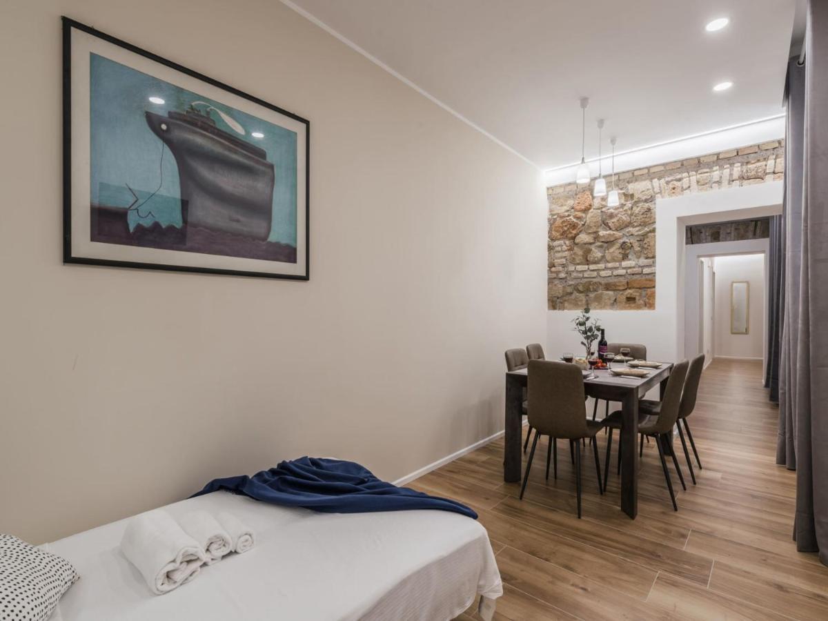 The Best Rent - Modern Three-Bedroom Apartment A Few Steps From The Colosseum Exteriör bild