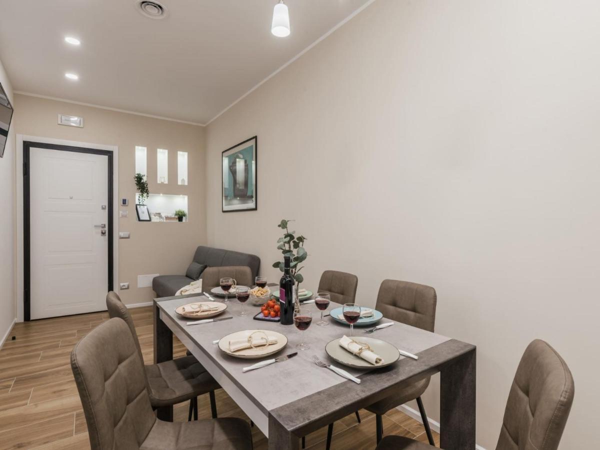 The Best Rent - Modern Three-Bedroom Apartment A Few Steps From The Colosseum Exteriör bild