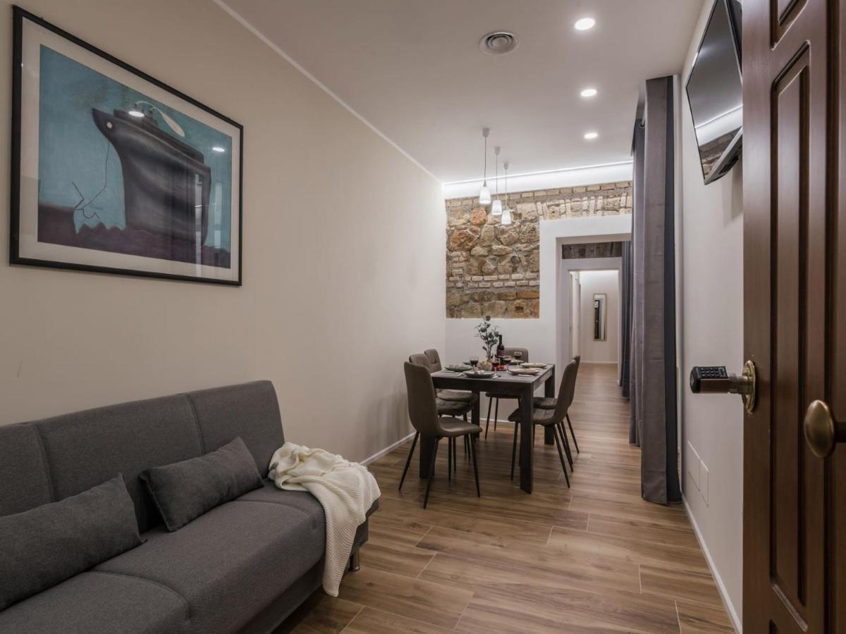 The Best Rent - Modern Three-Bedroom Apartment A Few Steps From The Colosseum Exteriör bild
